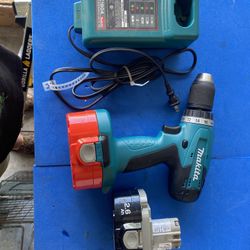 Makita 1/2" Cordless Drill / Driver