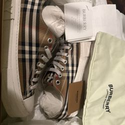 Burberry Shoes 