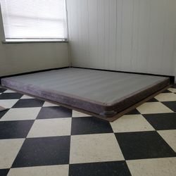 Queen size boxspring - can DELIVER almost anywhere for $20 extra - gently used and in very good condition 😍