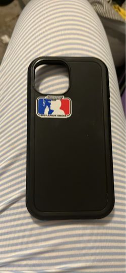 Black iPhone 13 otter box case double layered