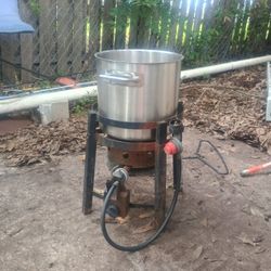 Outdoor Propane Cooker/ Stove w/ 60 quart Stainless steel Pot. 