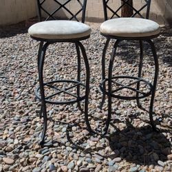 Good Condition! Tan & Black Iron Bar Countertop Stools