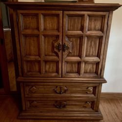 Vintage Henredon Tudor Design  King Sized Bed, Tall Chest, Dresser with Mirror, Nightstand In Pecan...
