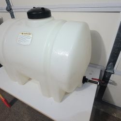 💧 35-Gallon Polyethylene Horizontal Storage Tank