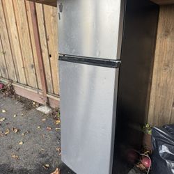 Vissani 14.2 Cu Ft. Top Freezer Refrigerator In Stainless Steel Look, Garage Ready 