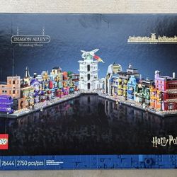 Brand New LEGO Harry Potter Diagon Alley Wizarding Shops (Set 76444)