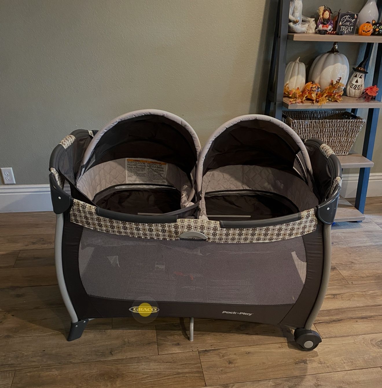Graco twin bassinet Pack N' Play playard ~ Includes twin bassinet attachment that can be used or removed. Very spacious play area for 1 or 2 babies