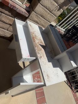 Free white vanity