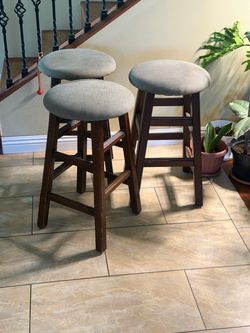 Set of 3 Wooden Bar Stools with Cushioned Seats