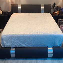 ** FREE**. FULL SIZE BED