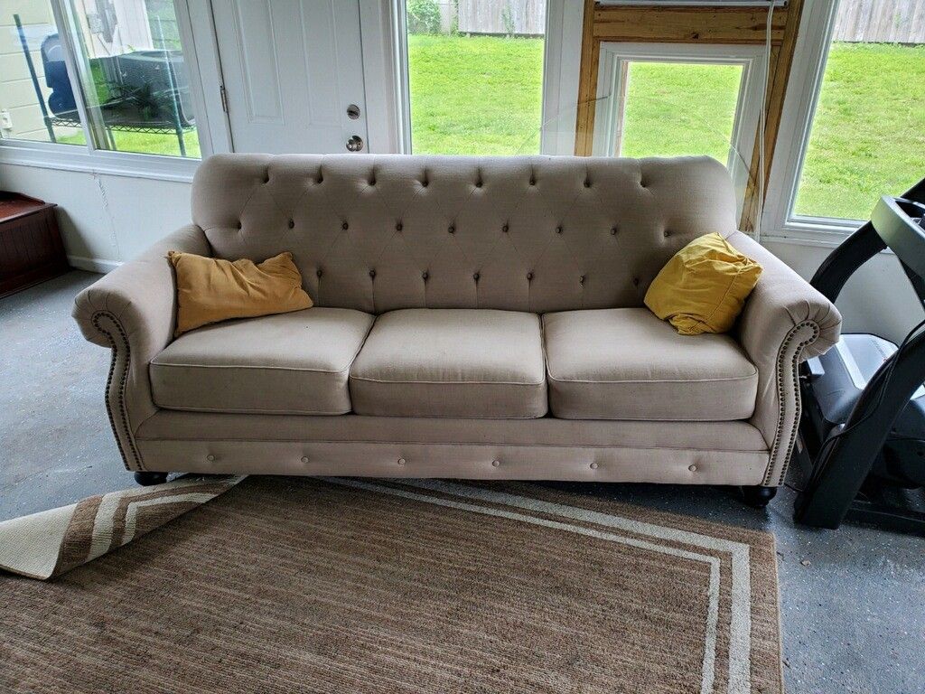 Elegant Tufted Sofa - Like New! Neutral & Stylish