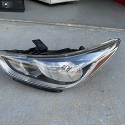 Hyundai Accent Headlight 2018 - 2022, Hyundai Accent Headlamp, OEM ORIGINAL HYUNDAI LIGHT, EXCELLENT CONDITION, driver side only  