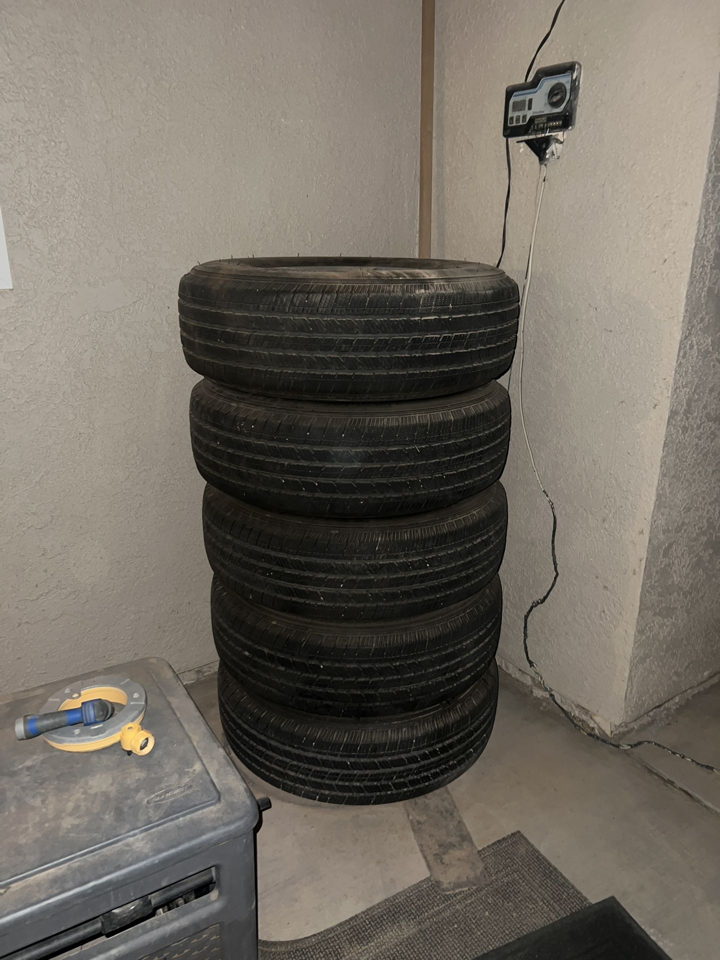 Set of 5 Michelen tires/Jeep stock wheels