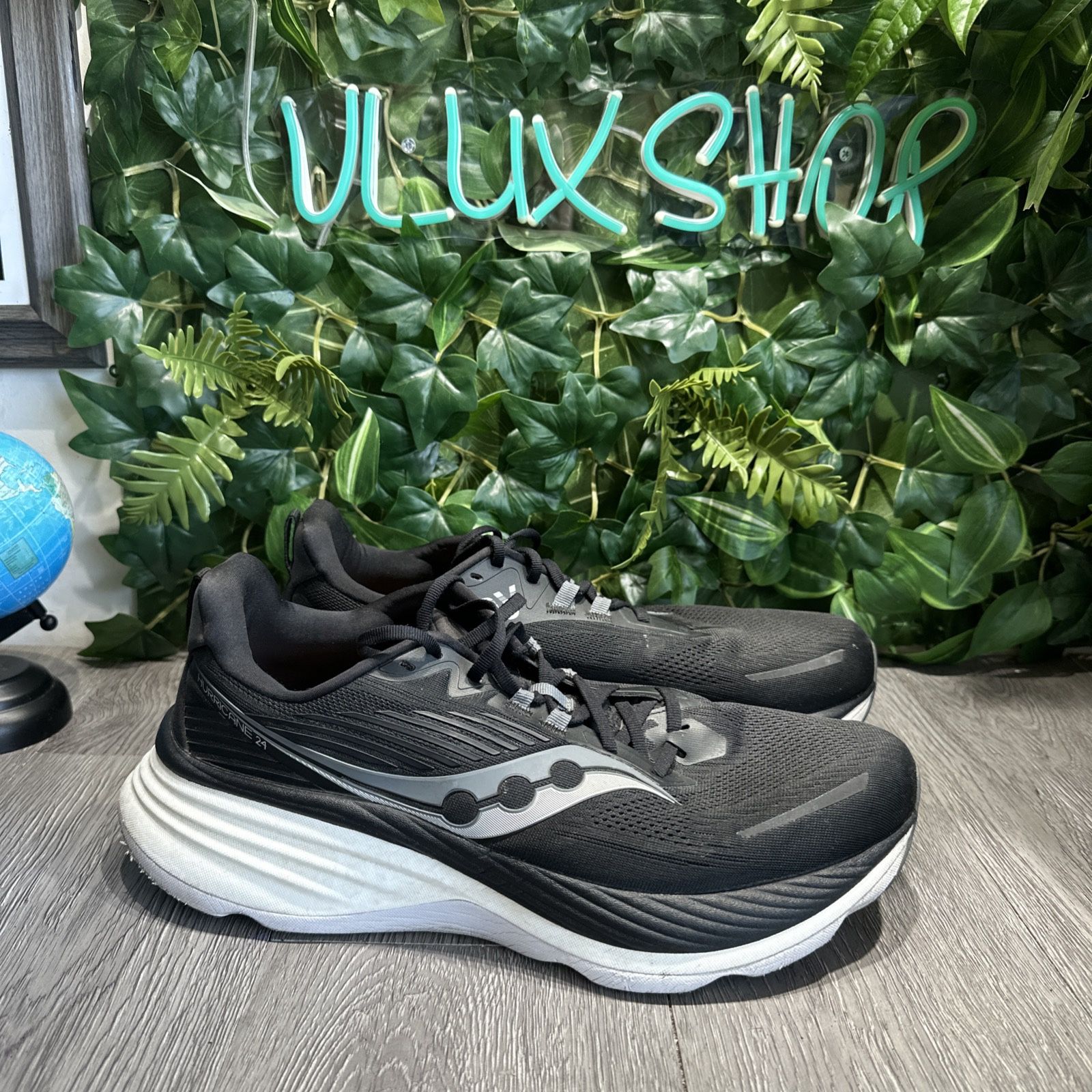 Saucony Mens Hurricane 24 S20933-100 Black Running Shoes Sneakers Size 12.5