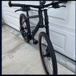Cannondale Lefty Size Medium Wheels 27.5 Speeds Multiple Hydraulic Disc Brakes  Like New 