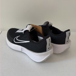 Nike Interact Run Easton Running Sneaker Size 6