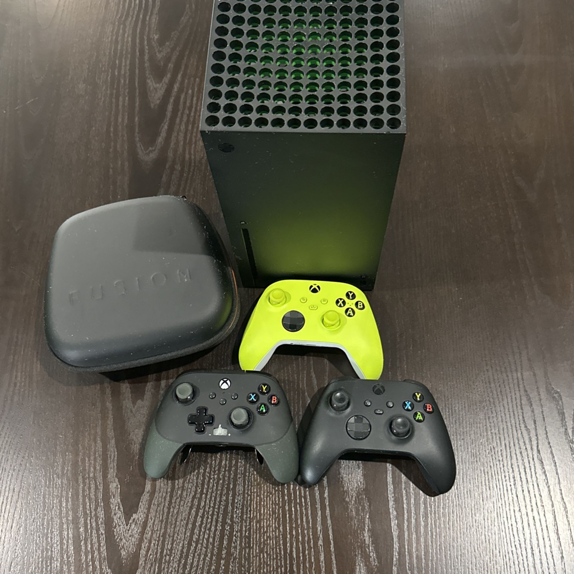 Xobox X Series W/3 Controllers