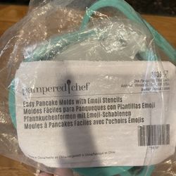 Pampered Chef Easy Pancake Molds with Emoji