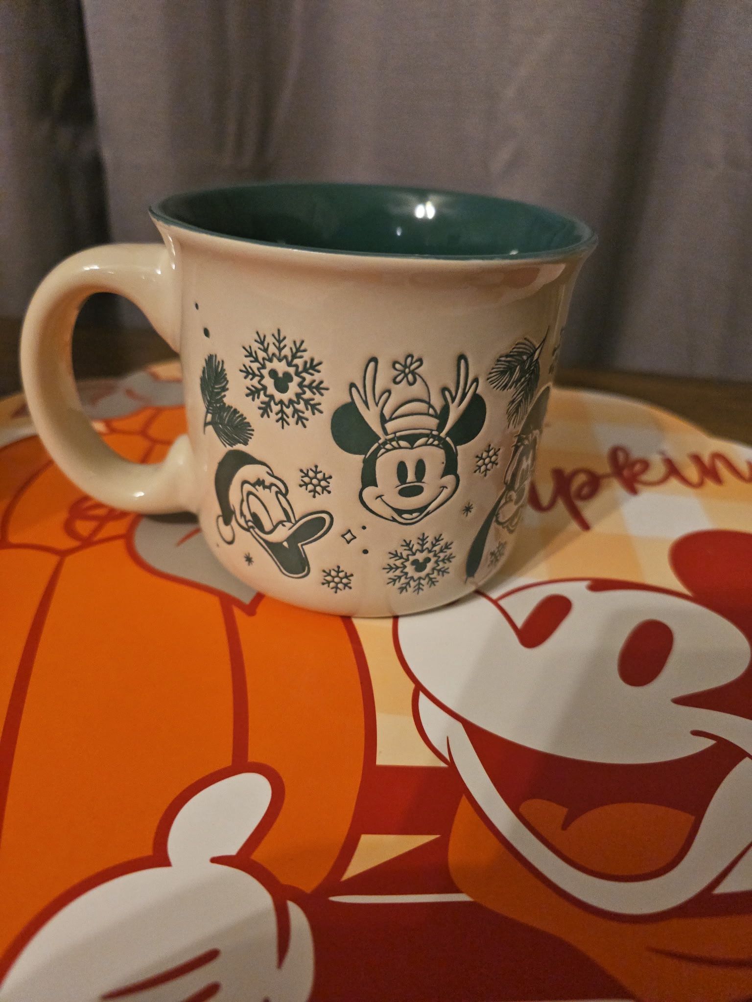 Disney Christmas Mickey Minnie Goofy Donald Daisy Mug