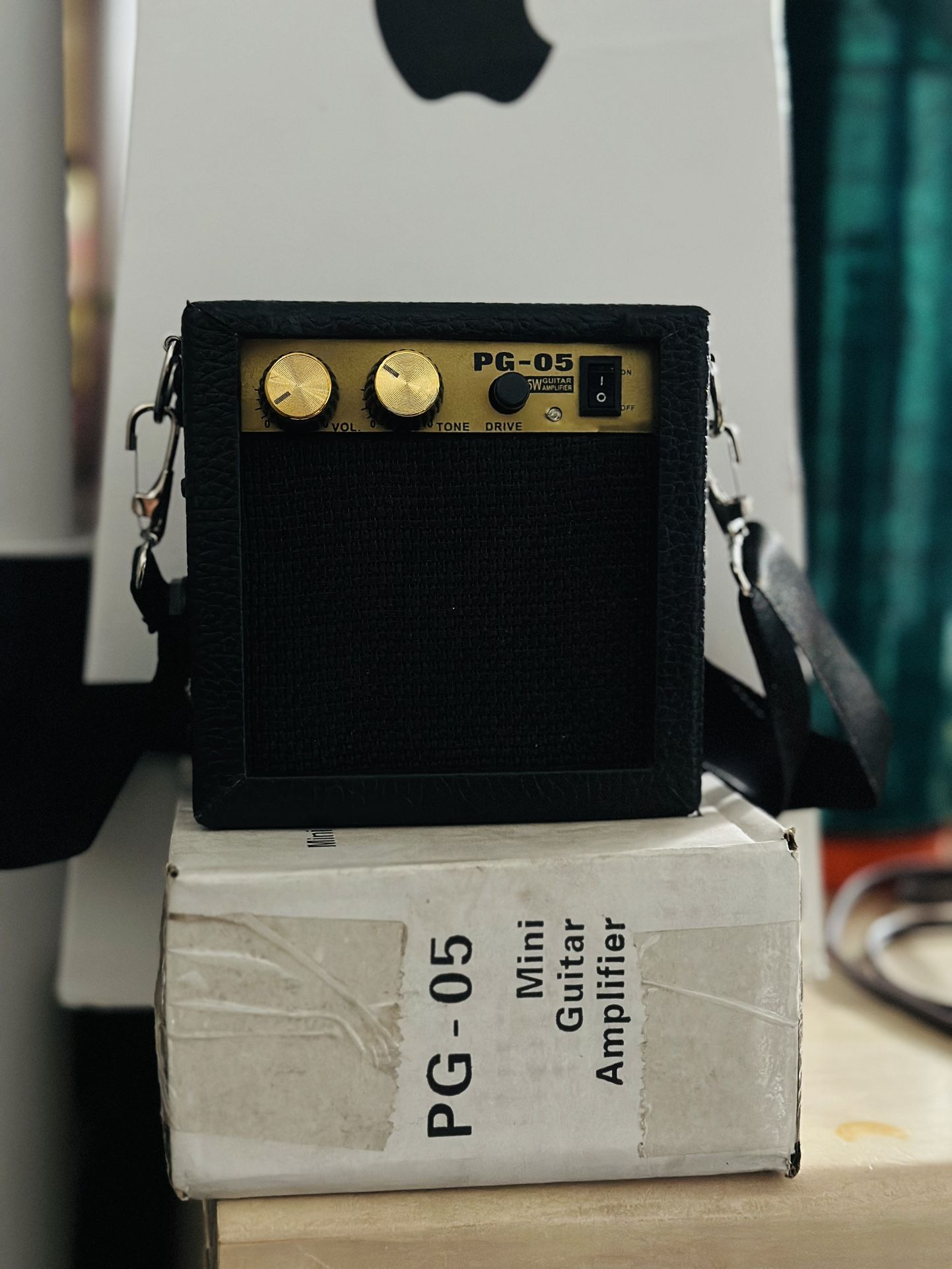 PG-05 5W Electric Guitar Amp Portable Amplifier Speaker OPEN TO OFFERS