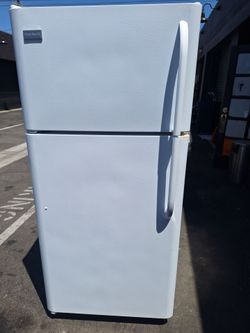 APARTMENT SIZE REFRIGERATOR (DELIVERED)