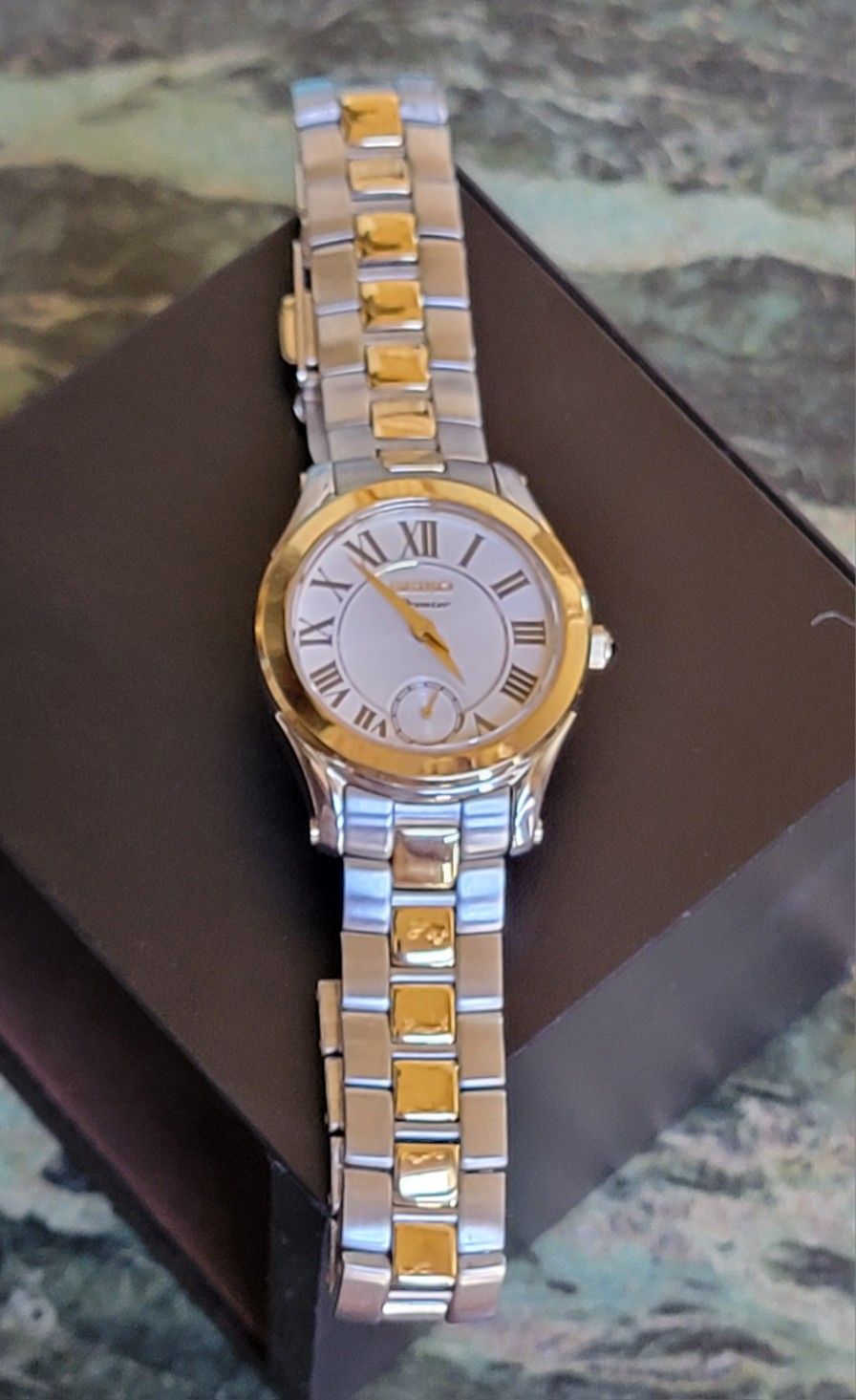 Seiko Premier Two Tone Silver Gold Tone 31mm Quartz Ladies Watch 6G2800E0 EUC