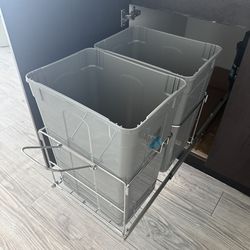 Retractil trash bins