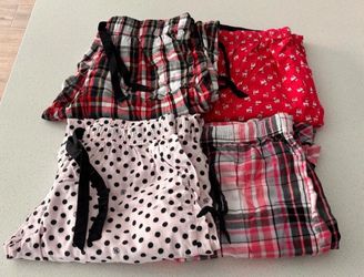 4 pairs of Victoria’s Secret pajama pants size M Long