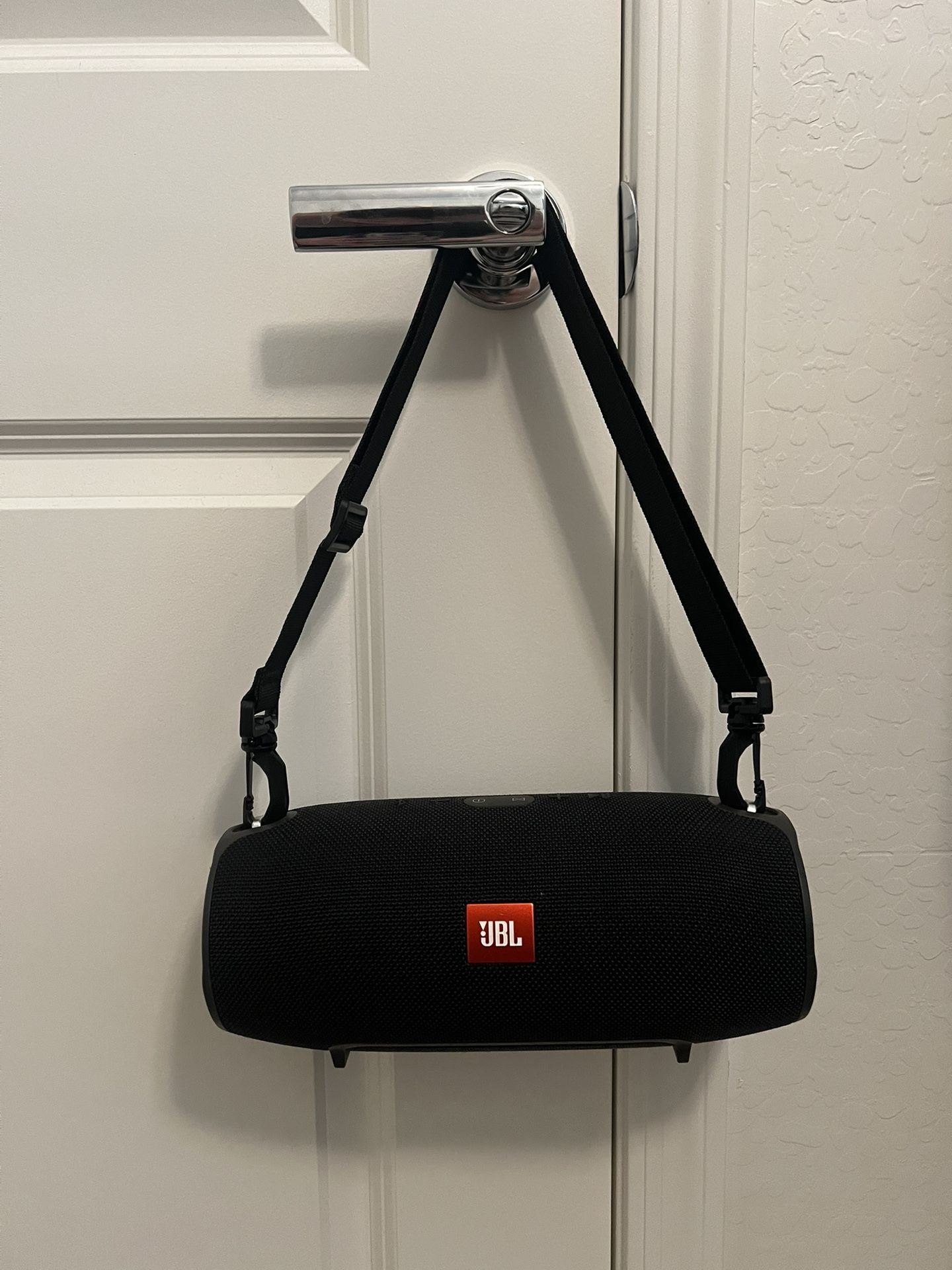 JBL Xtreme Portable Bluetooth Speaker - READ DESCRIPTION