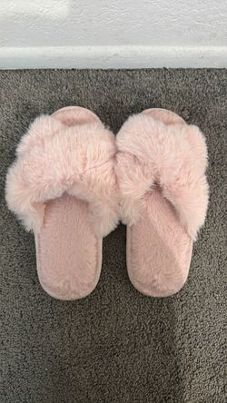 Fluffy pink sandals