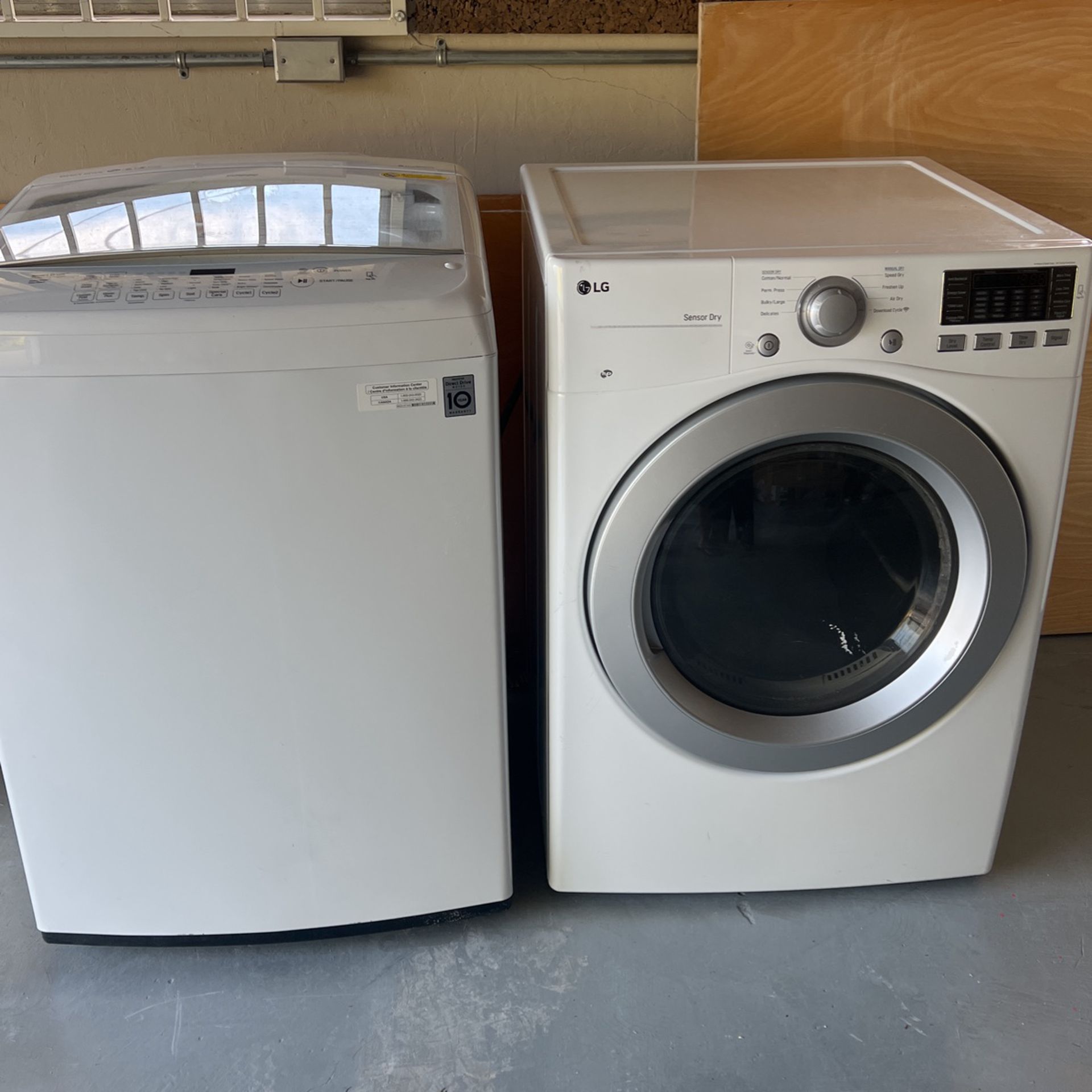 LG Washer Dryer barely used: Electric 