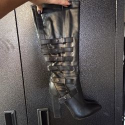 Knee High Boots 😍 