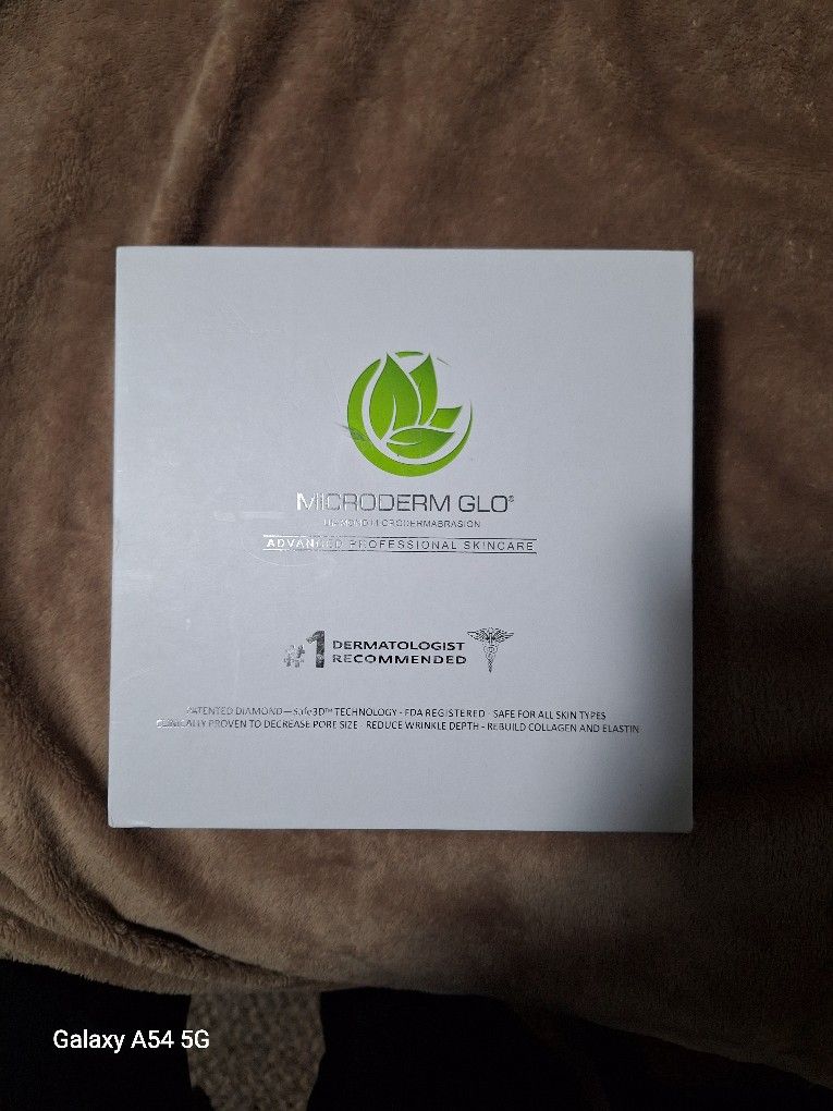 Microderm GLO DIAMOND MICRODERMABRASION