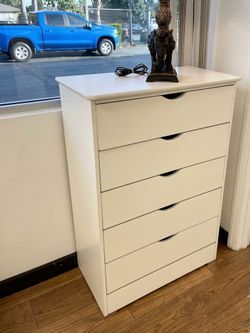 🌟Beautiful 5 drawer chest