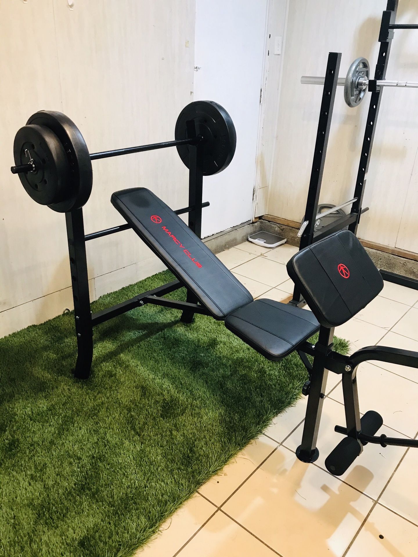 Bench press and 80lbs of weights all included Gym Equipment Brand New🔥