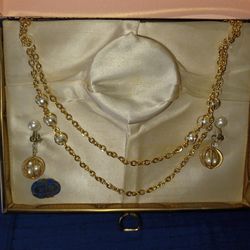 Vintage Trifari gold tone set with engaged faux pearls