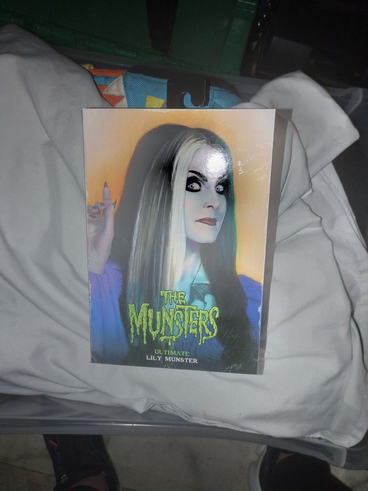 Rob Zombie The Munsters Collector Dolls lily Munster