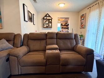 Recliner sofas