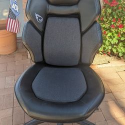 Barley Used Gaming Chair 