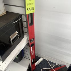 Milwaukee: MLDIG48 📏 (WMP014885) 