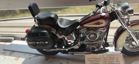Assortment of diecast motorcycles, mostly Harley Davidson