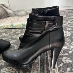 Like New Black Booties Heels Boots Size 8.5 