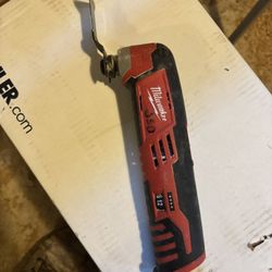 Milwaukee M12 Multi Tool