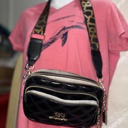 Nice  Purse New Nevér Used Only $25