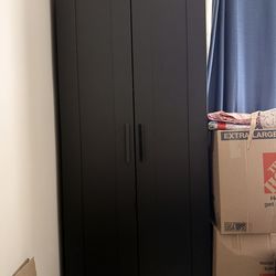 Wardrobe with 2 doors