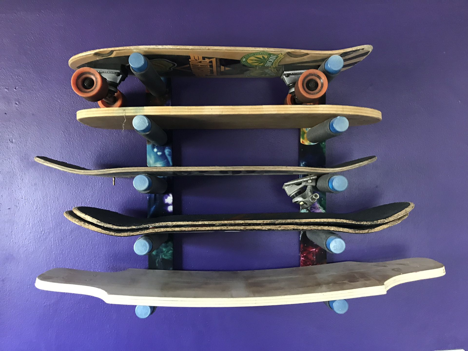 Skateboard longboard wall rack