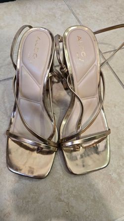 Aldo Gold Chunky Heels. Size 8.5