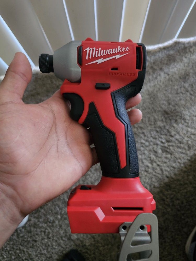 Milwaukee 3651-20 M18 Compact Brushless 1/4" Hex 3-Speed Impact Driver(Just The Tool)