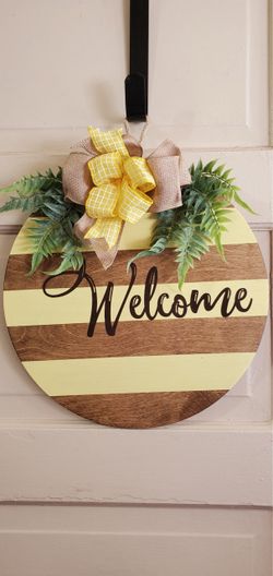 Spring yellow and wood “welcome” sign