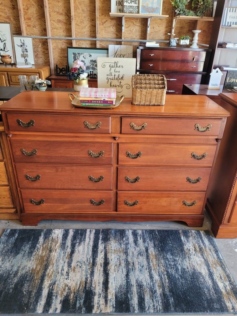 SOLID WOOD DRESSER 8 DRAWERS